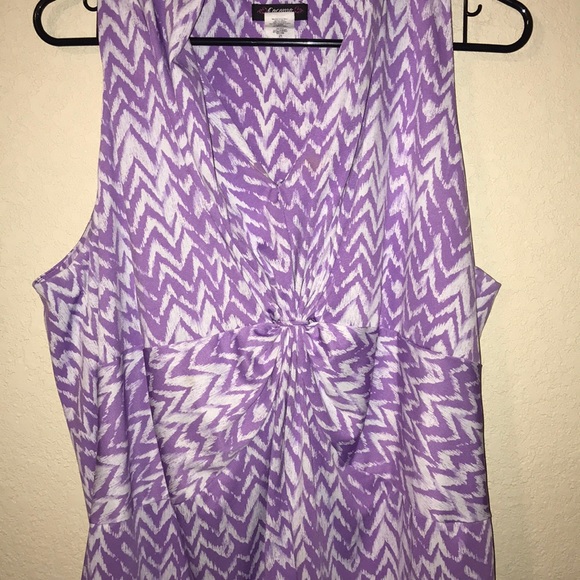 Women’s Plus Size Sleeveless Blouse - Picture 2 of 5